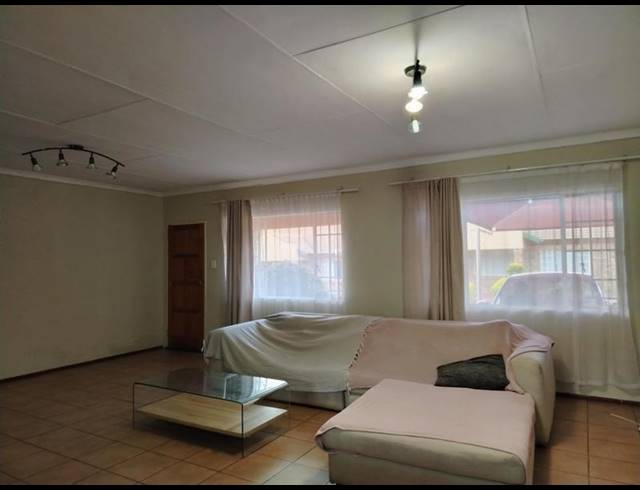 3 BEDROOM PROPERTY TO RENT IN BENDOR